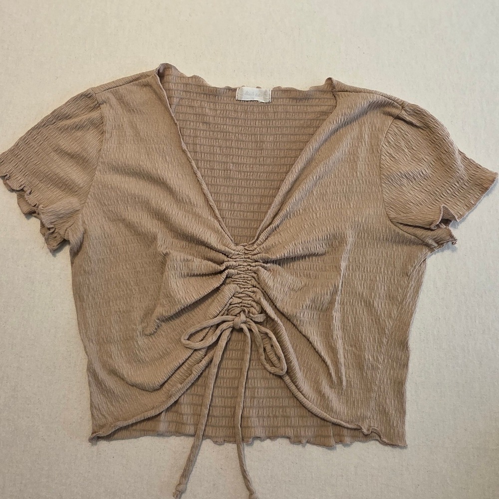 Altar'd State‎ Women M Tan Ruched Smocked Short Sleeve Lettuce Trim V-Neck Top